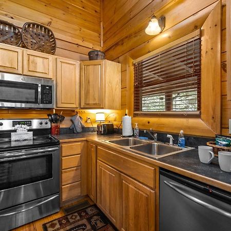 2-Bedroom Cabin With 2 Master Suites, Loft, Half-Bath And Hot Tub In A Serene Resort Setting Севьервилл Экстерьер фото