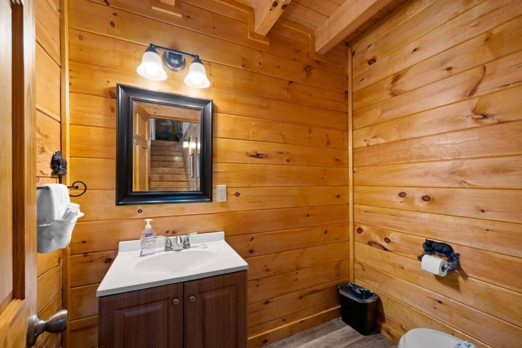 2-Bedroom Cabin With 2 Master Suites, Loft, Half-Bath And Hot Tub In A Serene Resort Setting Севьервилл Экстерьер фото