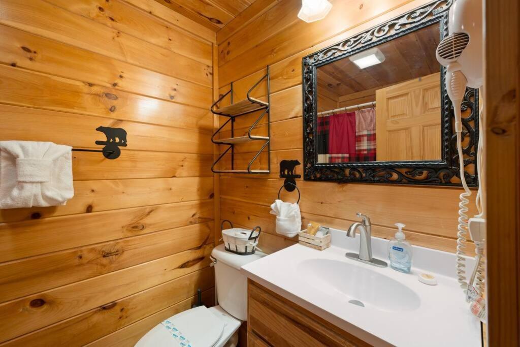 2-Bedroom Cabin With 2 Master Suites, Loft, Half-Bath And Hot Tub In A Serene Resort Setting Севьервилл Экстерьер фото